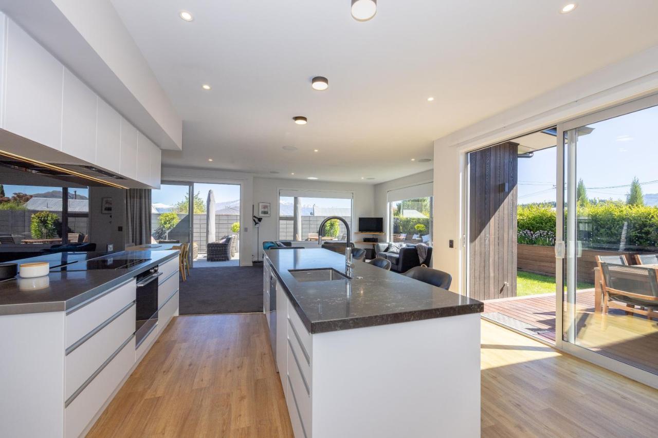 Prime Location On Warren St - 3 Bedroom Town House Wanaka Exterior photo